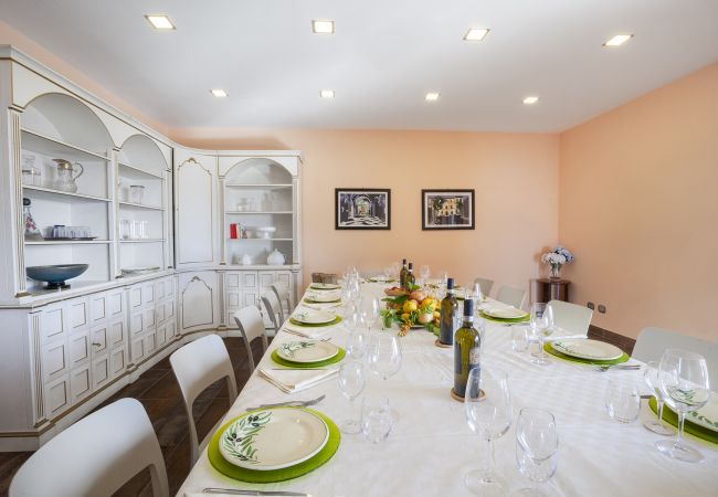 Villa a Massa Lubrense - AMORE RENTALS - Villa Elia con Piscina Privata, Vista Mare, Parcheggio, Terrazzi e Giardino Villa a Massa Lubrense - AMORE RENTALS - Villa Elia con Piscina Privata, Vista Mare, Parcheggio, Terrazzi e Giardino