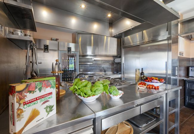 Villa a Massa Lubrense - AMORE RENTALS - Villa Elia con Piscina Privata, Vista Mare, Parcheggio, Terrazzi e Giardino Villa a Massa Lubrense - AMORE RENTALS - Villa Elia con Piscina Privata, Vista Mare, Parcheggio, Terrazzi e Giardino