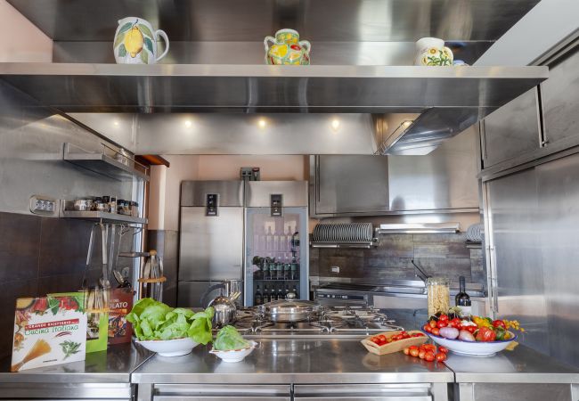 Villa a Massa Lubrense - AMORE RENTALS - Villa Elia con Piscina Privata, Vista Mare, Parcheggio, Terrazzi e Giardino Villa a Massa Lubrense - AMORE RENTALS - Villa Elia con Piscina Privata, Vista Mare, Parcheggio, Terrazzi e Giardino