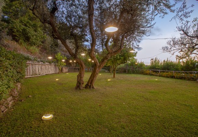 Villa a Massa Lubrense - AMORE RENTALS - Villa Elia con Piscina Privata, Vista Mare, Parcheggio, Terrazzi e Giardino Villa a Massa Lubrense - AMORE RENTALS - Villa Elia con Piscina Privata, Vista Mare, Parcheggio, Terrazzi e Giardino