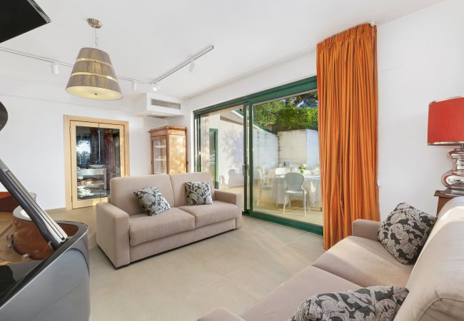 Villa a Massa Lubrense - AMORE RENTALS - Villa Elia con Piscina Privata, Vista Mare, Parcheggio, Terrazzi e Giardino Villa a Massa Lubrense - AMORE RENTALS - Villa Elia con Piscina Privata, Vista Mare, Parcheggio, Terrazzi e Giardino