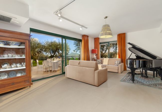 Villa a Massa Lubrense - AMORE RENTALS - Villa Elia con Piscina Privata, Vista Mare, Parcheggio, Terrazzi e Giardino Villa a Massa Lubrense - AMORE RENTALS - Villa Elia con Piscina Privata, Vista Mare, Parcheggio, Terrazzi e Giardino