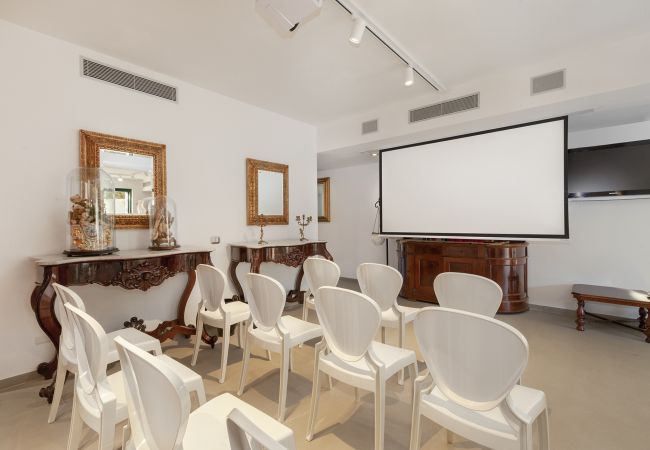 Villa a Massa Lubrense - AMORE RENTALS - Villa Elia con Piscina Privata, Vista Mare, Parcheggio, Terrazzi e Giardino Villa a Massa Lubrense - AMORE RENTALS - Villa Elia con Piscina Privata, Vista Mare, Parcheggio, Terrazzi e Giardino