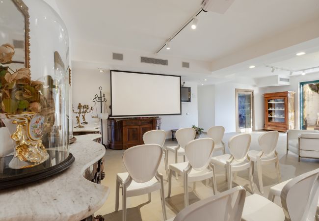 Villa a Massa Lubrense - AMORE RENTALS - Villa Elia con Piscina Privata, Vista Mare, Parcheggio, Terrazzi e Giardino Villa a Massa Lubrense - AMORE RENTALS - Villa Elia con Piscina Privata, Vista Mare, Parcheggio, Terrazzi e Giardino