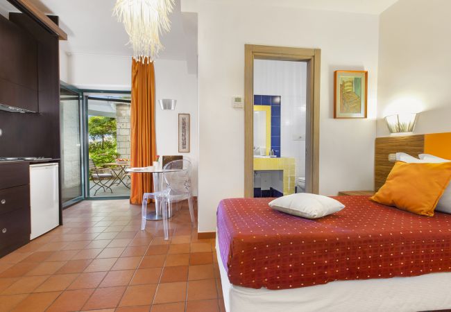 Villa a Massa Lubrense - AMORE RENTALS - Villa Elia con Piscina Privata, Vista Mare, Parcheggio, Terrazzi e Giardino Villa a Massa Lubrense - AMORE RENTALS - Villa Elia con Piscina Privata, Vista Mare, Parcheggio, Terrazzi e Giardino