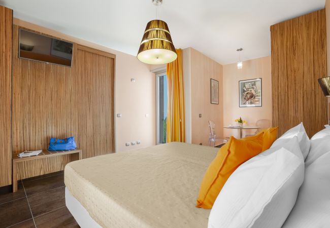 Villa a Massa Lubrense - AMORE RENTALS - Villa Elia con Piscina Privata, Vista Mare, Parcheggio, Terrazzi e Giardino Villa a Massa Lubrense - AMORE RENTALS - Villa Elia con Piscina Privata, Vista Mare, Parcheggio, Terrazzi e Giardino