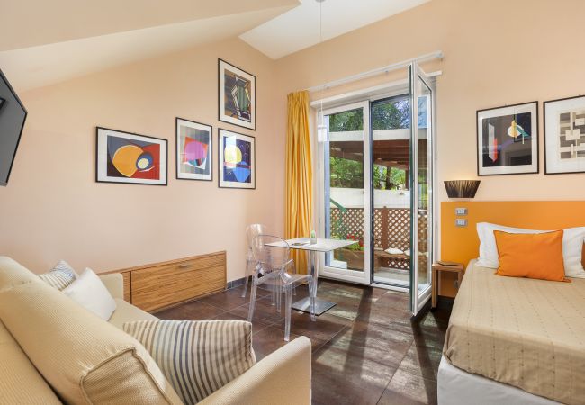 Villa a Massa Lubrense - AMORE RENTALS - Villa Elia con Piscina Privata, Vista Mare, Parcheggio, Terrazzi e Giardino Villa a Massa Lubrense - AMORE RENTALS - Villa Elia con Piscina Privata, Vista Mare, Parcheggio, Terrazzi e Giardino