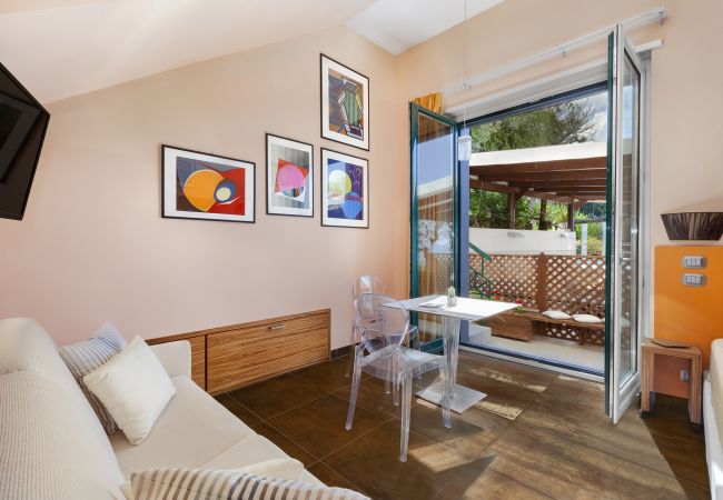 Villa a Massa Lubrense - AMORE RENTALS - Villa Elia con Piscina Privata, Vista Mare, Parcheggio, Terrazzi e Giardino Villa a Massa Lubrense - AMORE RENTALS - Villa Elia con Piscina Privata, Vista Mare, Parcheggio, Terrazzi e Giardino