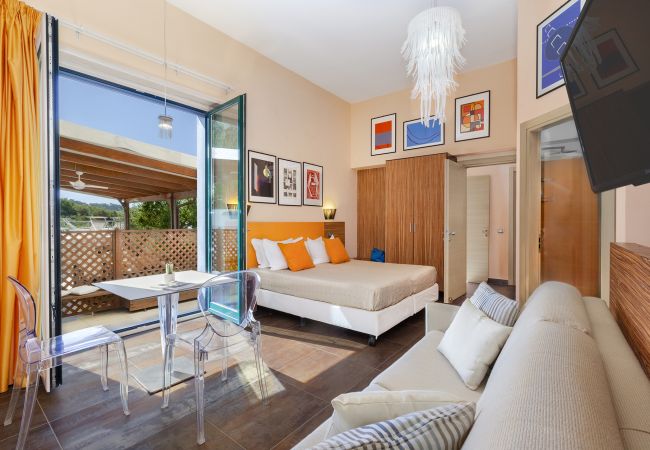 Villa a Massa Lubrense - AMORE RENTALS - Villa Elia con Piscina Privata, Vista Mare, Parcheggio, Terrazzi e Giardino Villa a Massa Lubrense - AMORE RENTALS - Villa Elia con Piscina Privata, Vista Mare, Parcheggio, Terrazzi e Giardino