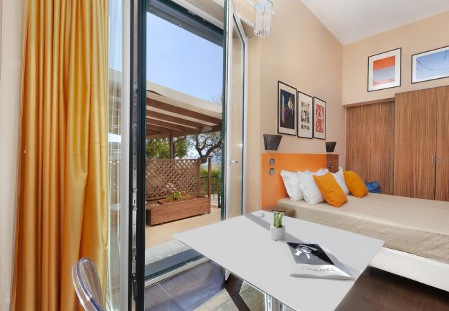 Villa a Massa Lubrense - AMORE RENTALS - Villa Elia con Piscina Privata, Vista Mare, Parcheggio, Terrazzi e Giardino Villa a Massa Lubrense - AMORE RENTALS - Villa Elia con Piscina Privata, Vista Mare, Parcheggio, Terrazzi e Giardino