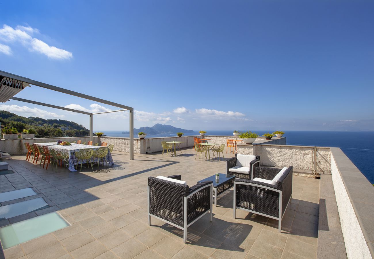 Villa a Massa Lubrense - AMORE RENTALS - Villa Elia con Piscina Privata, Vista Mare, Parcheggio, Terrazzi e Giardino