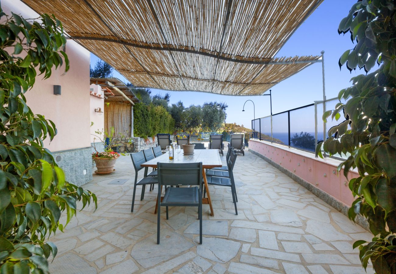 Villa a Nerano - AMORE RENTALS - Villa The Phoenix con Piscina Privata, Vista Mare, Terrazza e Parcheggio