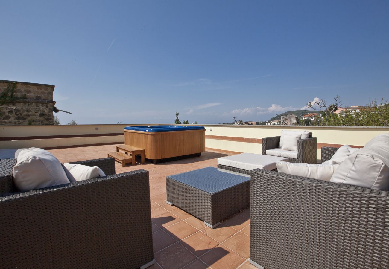 Villa a Massa Lubrense - AMORE RENTALS - Villa Stella con Piscina Privata, Vista Mare, Terrazzi e Parcheggio