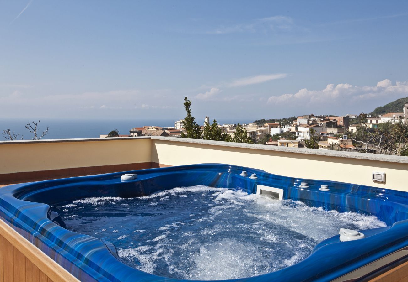 Villa a Massa Lubrense - AMORE RENTALS - Villa Stella con Piscina Privata, Vista Mare, Terrazzi e Parcheggio