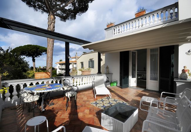Villa a Sant´Agnello - AMORE RENTALS - Villa Angelo con Terrazzi Privati, Parcheggio e Aria Condizionata Villa a Sant´Agnello - AMORE RENTALS - Villa Angelo con Terrazzi Privati, Parcheggio e Aria Condizionata