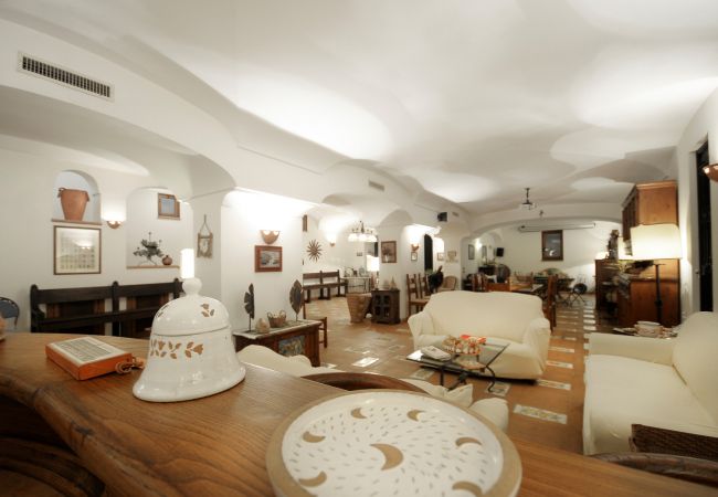 Villa a Sant´Agnello - AMORE RENTALS - Villa Angelo con Terrazzi Privati, Parcheggio e Aria Condizionata Villa a Sant´Agnello - AMORE RENTALS - Villa Angelo con Terrazzi Privati, Parcheggio e Aria Condizionata