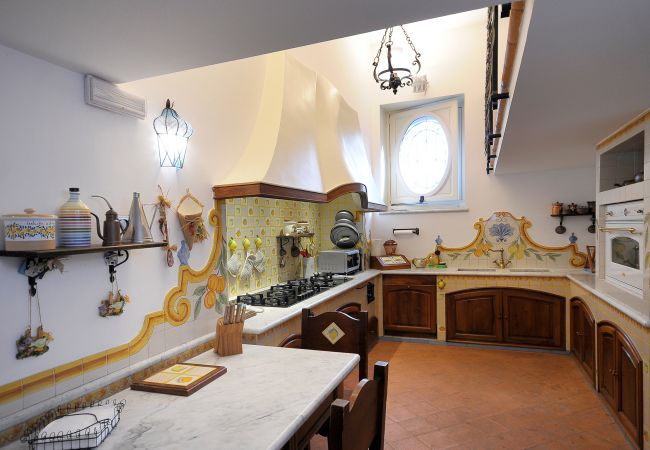 Villa a Sant´Agnello - AMORE RENTALS - Villa Angelo con Terrazzi Privati, Parcheggio e Aria Condizionata Villa a Sant´Agnello - AMORE RENTALS - Villa Angelo con Terrazzi Privati, Parcheggio e Aria Condizionata
