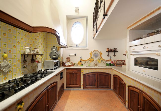 Villa a Sant´Agnello - AMORE RENTALS - Villa Angelo con Terrazzi Privati, Parcheggio e Aria Condizionata Villa a Sant´Agnello - AMORE RENTALS - Villa Angelo con Terrazzi Privati, Parcheggio e Aria Condizionata