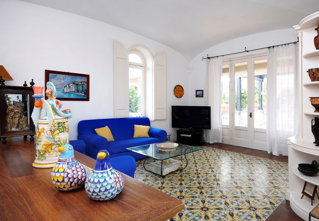 Villa a Sant´Agnello - AMORE RENTALS - Villa Angelo con Terrazzi Privati, Parcheggio e Aria Condizionata Villa a Sant´Agnello - AMORE RENTALS - Villa Angelo con Terrazzi Privati, Parcheggio e Aria Condizionata