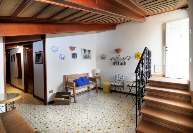 Villa a Sant´Agnello - AMORE RENTALS - Villa Angelo con Terrazzi Privati, Parcheggio e Aria Condizionata Villa a Sant´Agnello - AMORE RENTALS - Villa Angelo con Terrazzi Privati, Parcheggio e Aria Condizionata