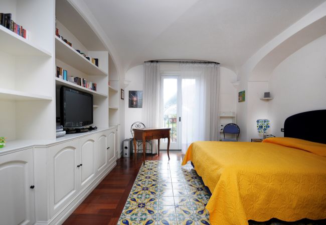 Villa a Sant´Agnello - AMORE RENTALS - Villa Angelo con Terrazzi Privati, Parcheggio e Aria Condizionata Villa a Sant´Agnello - AMORE RENTALS - Villa Angelo con Terrazzi Privati, Parcheggio e Aria Condizionata