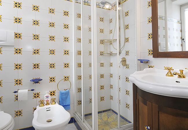 Villa a Sant´Agnello - AMORE RENTALS - Villa Angelo con Terrazzi Privati, Parcheggio e Aria Condizionata Villa a Sant´Agnello - AMORE RENTALS - Villa Angelo con Terrazzi Privati, Parcheggio e Aria Condizionata