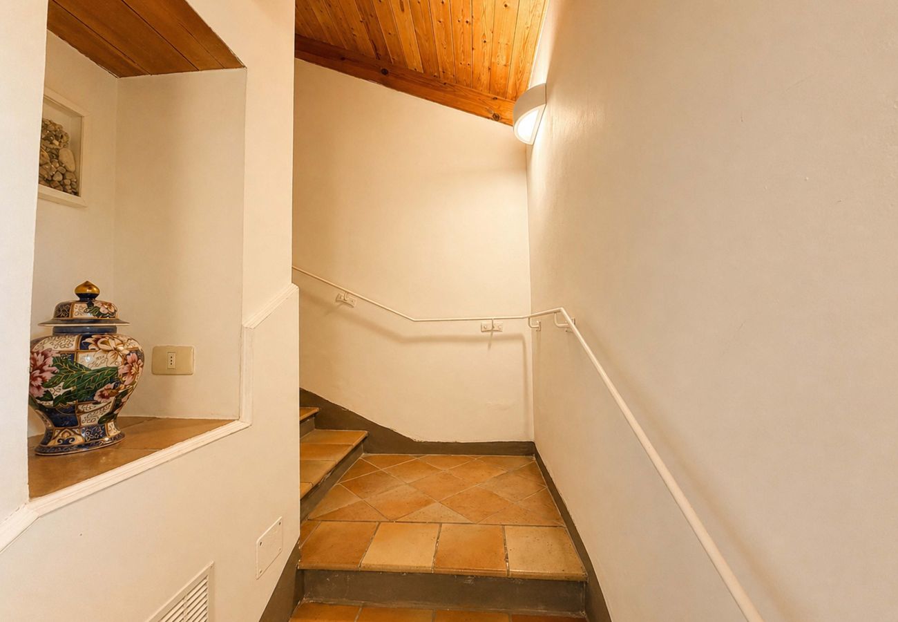 Villa a Sant´Agata sui Due Golfi - AMORE RENTALS - Villa Raffaella con Piscina Privata e Vista Mare