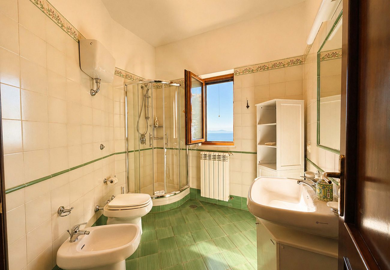 Villa a Sant´Agata sui Due Golfi - AMORE RENTALS - Villa Raffaella con Piscina Privata e Vista Mare