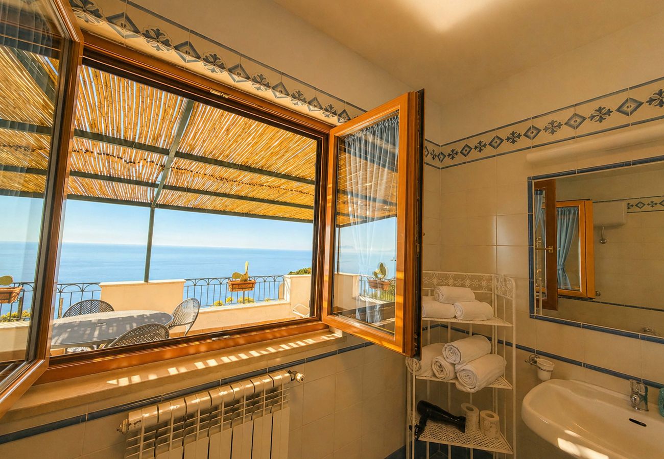 Villa a Sant´Agata sui Due Golfi - AMORE RENTALS - Villa Raffaella con Piscina Privata e Vista Mare