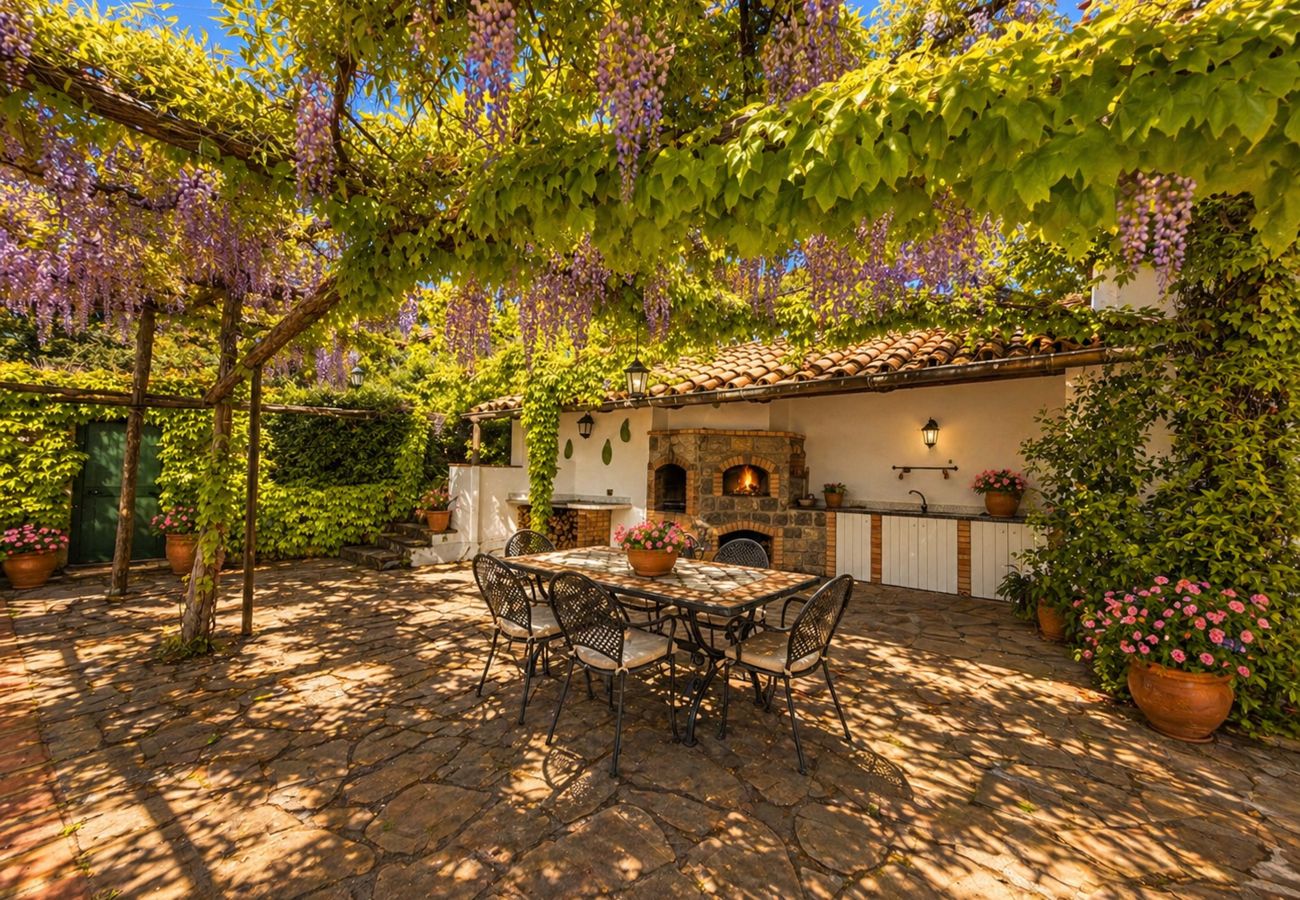 Villa a Sant´Agata sui Due Golfi - AMORE RENTALS - Villa Raffaella con Piscina Privata e Vista Mare
