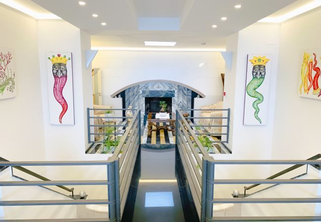 Villa a Sant´Agnello - AMORE RENTALS - Villa Calisto con Piscina Privata, Giardino, Jacuzzi, Vista Maree Parcheggio Villa a Sant´Agnello - AMORE RENTALS - Villa Calisto con Piscina Privata, Giardino, Jacuzzi, Vista Maree Parcheggio