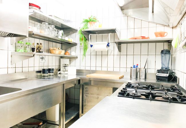 Villa a Sant´Agnello - AMORE RENTALS - Villa Calisto con Piscina Privata, Giardino, Jacuzzi, Vista Maree Parcheggio Villa a Sant´Agnello - AMORE RENTALS - Villa Calisto con Piscina Privata, Giardino, Jacuzzi, Vista Maree Parcheggio