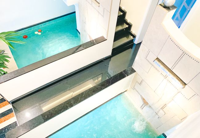 Villa a Sant´Agnello - AMORE RENTALS - Villa Calisto con Piscina Privata, Giardino, Jacuzzi, Vista Maree Parcheggio Villa a Sant´Agnello - AMORE RENTALS - Villa Calisto con Piscina Privata, Giardino, Jacuzzi, Vista Maree Parcheggio