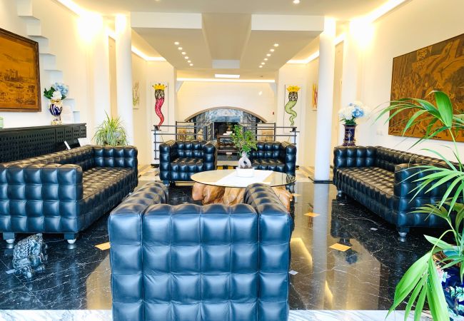 Villa a Sant´Agnello - AMORE RENTALS - Villa Calisto con Piscina Privata, Giardino, Jacuzzi, Vista Maree Parcheggio Villa a Sant´Agnello - AMORE RENTALS - Villa Calisto con Piscina Privata, Giardino, Jacuzzi, Vista Maree Parcheggio