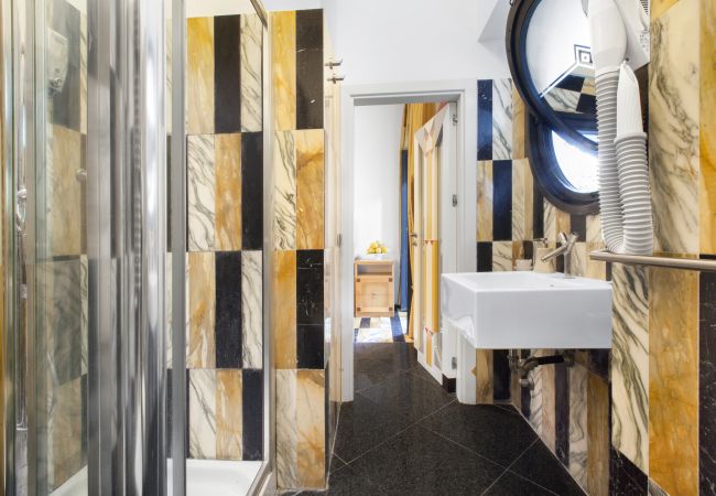 Villa a Sant´Agnello - AMORE RENTALS - Villa Calisto con Piscina Privata, Giardino, Jacuzzi, Vista Maree Parcheggio Villa a Sant´Agnello - AMORE RENTALS - Villa Calisto con Piscina Privata, Giardino, Jacuzzi, Vista Maree Parcheggio