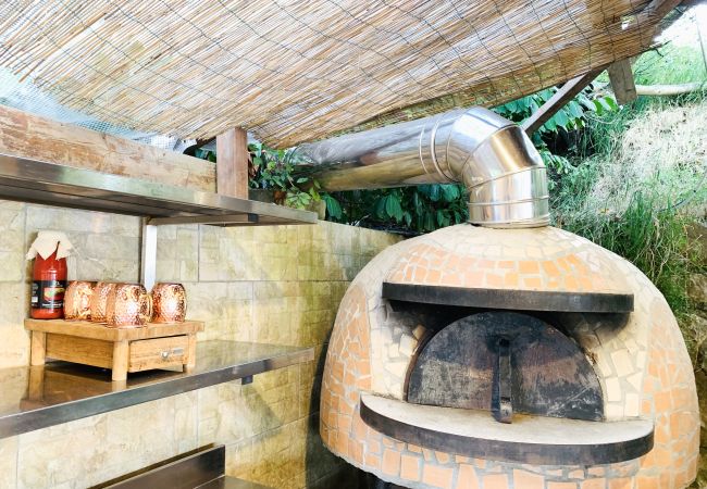 Villa a Sant´Agnello - AMORE RENTALS - Villa Calisto con Piscina Privata, Giardino, Jacuzzi, Vista Maree Parcheggio Villa a Sant´Agnello - AMORE RENTALS - Villa Calisto con Piscina Privata, Giardino, Jacuzzi, Vista Maree Parcheggio