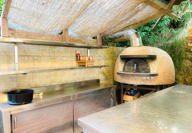 Villa a Sant´Agnello - AMORE RENTALS - Villa Calisto con Piscina Privata, Giardino, Jacuzzi, Vista Maree Parcheggio Villa a Sant´Agnello - AMORE RENTALS - Villa Calisto con Piscina Privata, Giardino, Jacuzzi, Vista Maree Parcheggio