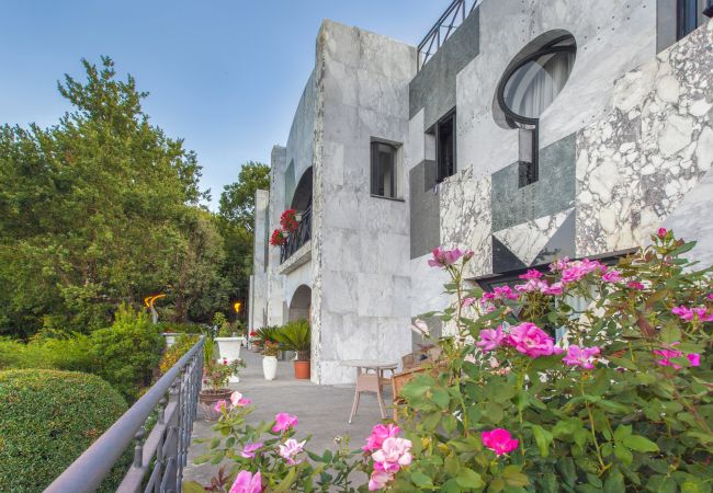 Villa a Sant´Agnello - AMORE RENTALS - Villa Calisto con Piscina Privata, Giardino, Jacuzzi, Vista Maree Parcheggio Villa a Sant´Agnello - AMORE RENTALS - Villa Calisto con Piscina Privata, Giardino, Jacuzzi, Vista Maree Parcheggio