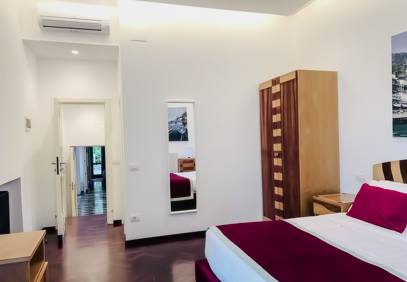 Villa a Sant´Agnello - AMORE RENTALS - Villa Calisto con Piscina Privata, Giardino, Jacuzzi, Vista Maree Parcheggio