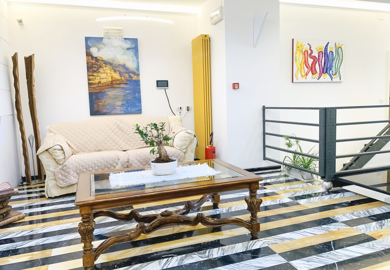 Villa a Sant´Agnello - AMORE RENTALS - Villa Calisto con Piscina Privata, Giardino, Jacuzzi, Vista Maree Parcheggio