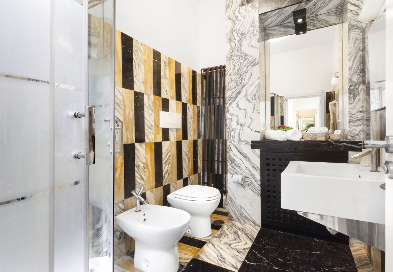 Villa a Sant´Agnello - AMORE RENTALS - Villa Calisto con Piscina Privata, Giardino, Jacuzzi, Vista Maree Parcheggio