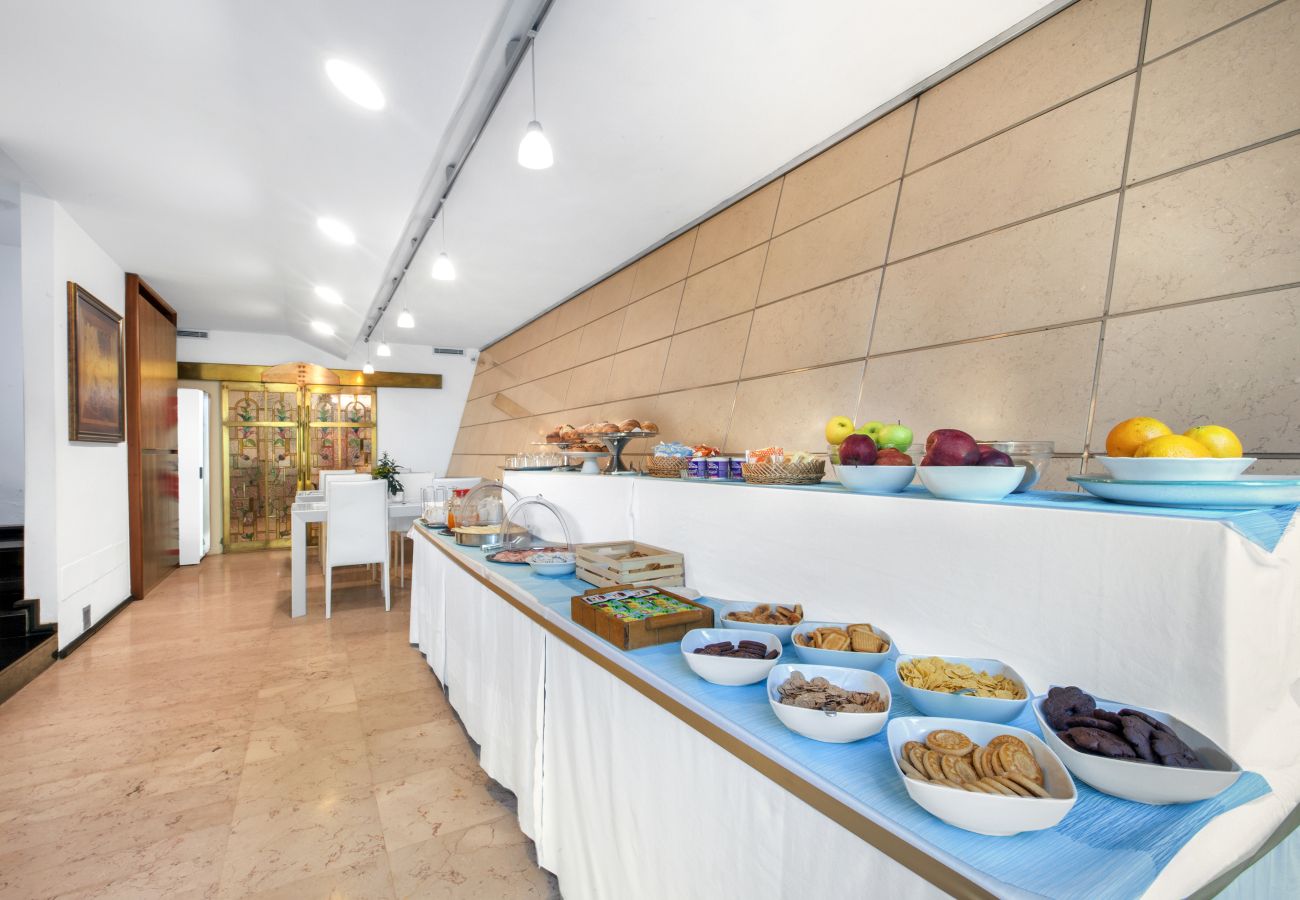 Villa a Sant´Agnello - AMORE RENTALS - Villa Calisto con Piscina Privata, Giardino, Jacuzzi, Vista Maree Parcheggio