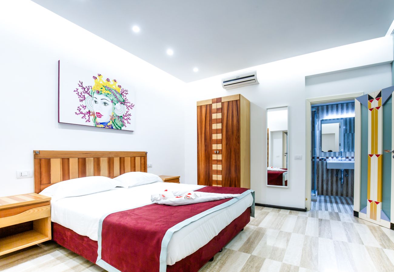 Villa a Sant´Agnello - AMORE RENTALS - Villa Calisto con Piscina Privata, Giardino, Jacuzzi, Vista Maree Parcheggio