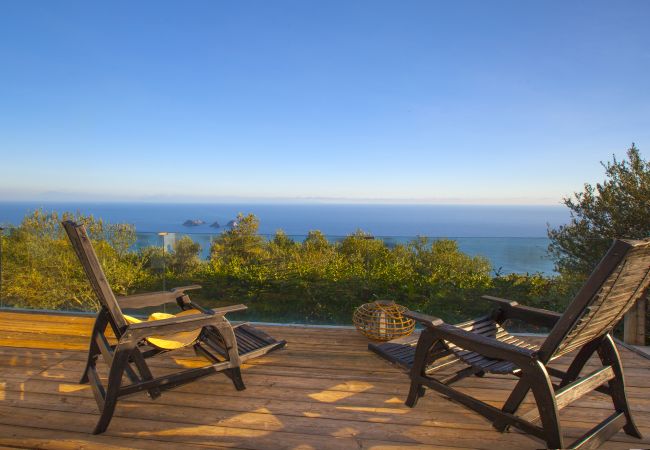 Villa a Massa Lubrense - AMORE RENTALS - Villa BluGalli con Jacuzzi Esterna, Aria Condizionata, Parcheggio e Terrazzi Vista Mare