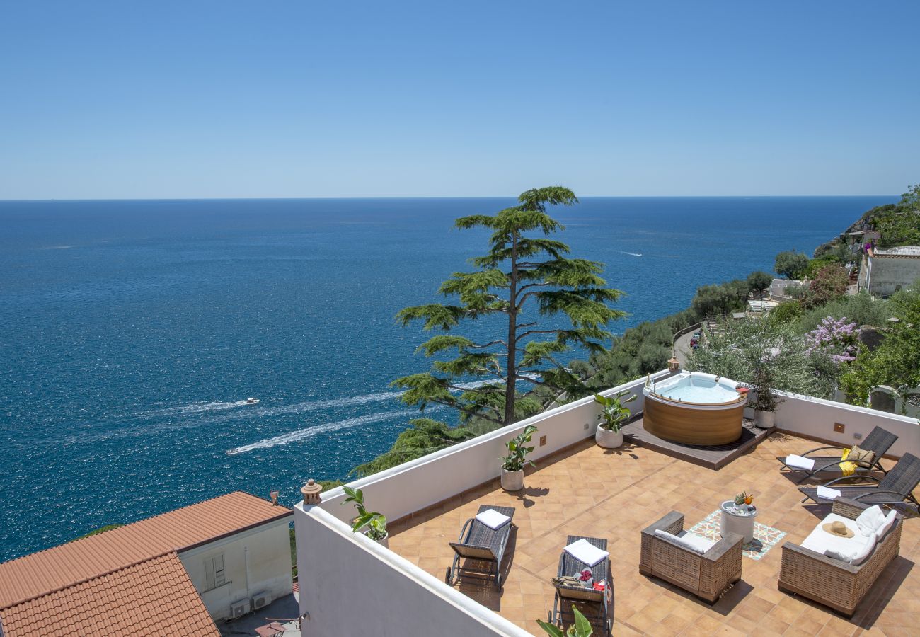 Villa a Praiano - AMORE RENTALS - Villa Isabel con Vista Mare, Terrazzi e Internet Wi-Fi