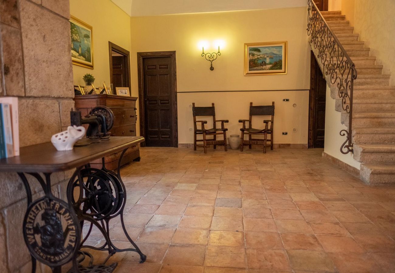 Villa a Massa Lubrense - AMORE RENTALS - Villa Santa Lucia con Piscina Privata, Vista Mare, Terrazzi e Parcheggio