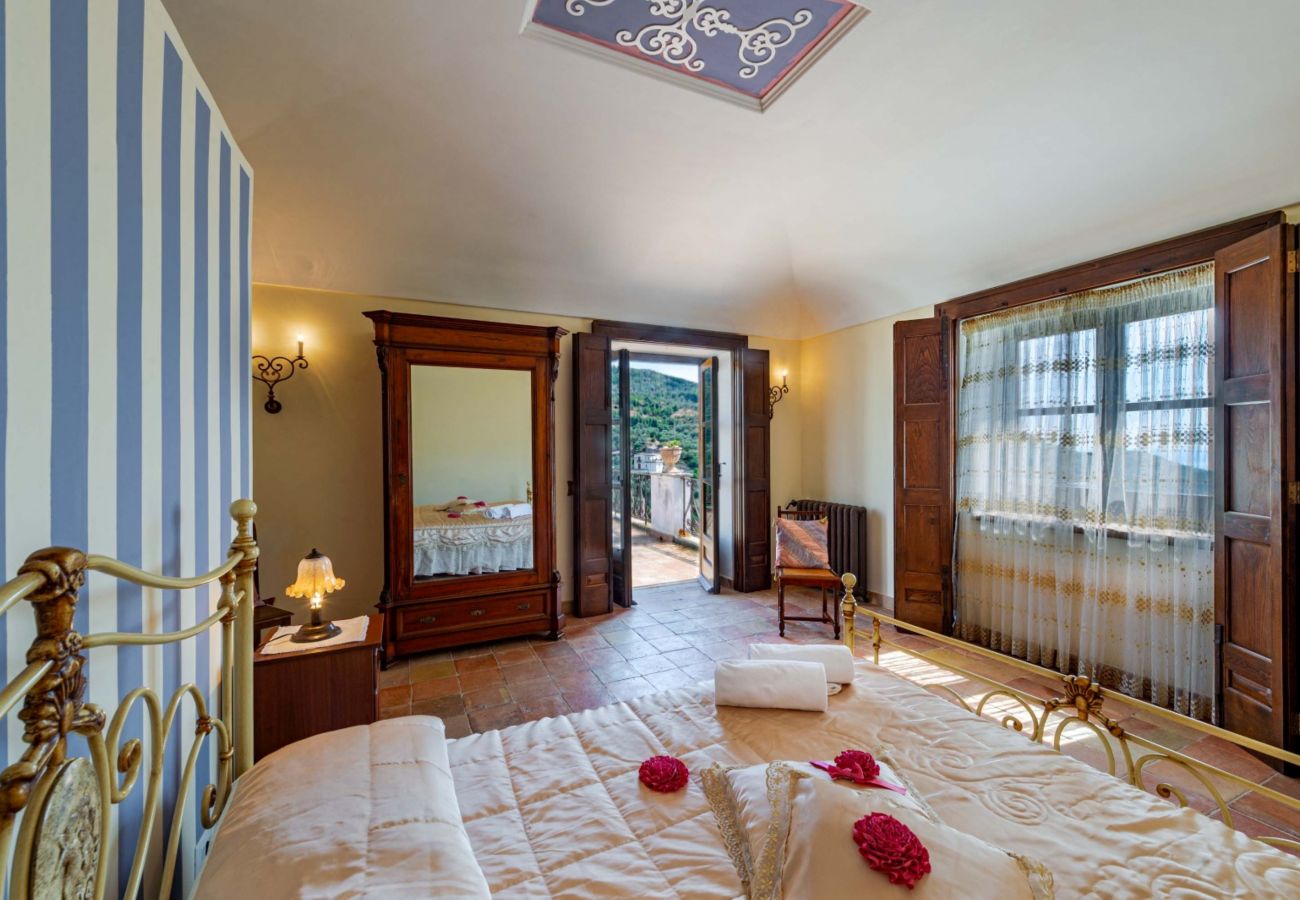 Villa a Massa Lubrense - AMORE RENTALS - Villa Santa Lucia con Piscina Privata, Vista Mare, Terrazzi e Parcheggio