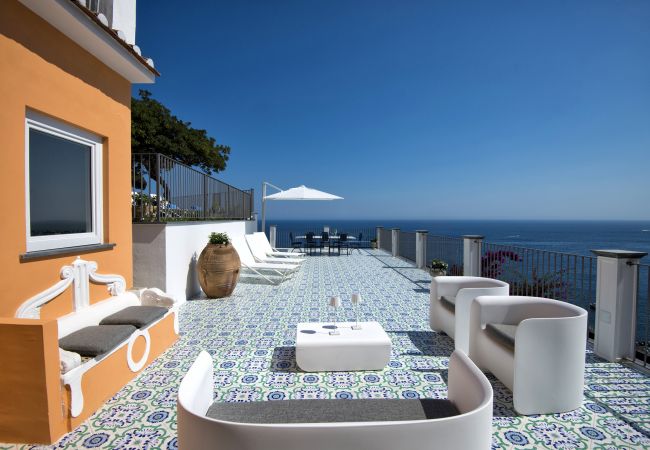Villa a Amalfi - AMORE RENTALS - Palazzo della Storia con Vista Mare, Vasca Idromassaggio, Terrazzi, Colazione e Aria Condizionata Villa a Amalfi - AMORE RENTALS - Palazzo della Storia con Vista Mare, Vasca Idromassaggio, Terrazzi, Colazione e Aria Condizionata