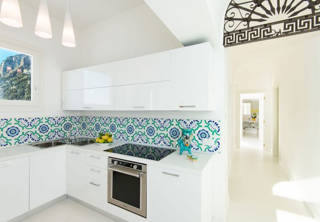 Villa a Amalfi - AMORE RENTALS - Palazzo della Storia con Vista Mare, Vasca Idromassaggio, Terrazzi, Colazione e Aria Condizionata Villa a Amalfi - AMORE RENTALS - Palazzo della Storia con Vista Mare, Vasca Idromassaggio, Terrazzi, Colazione e Aria Condizionata