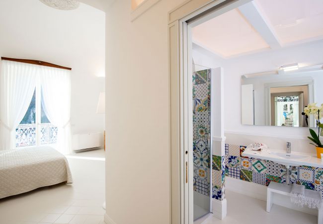 Villa a Amalfi - AMORE RENTALS - Palazzo della Storia con Vista Mare, Vasca Idromassaggio, Terrazzi, Colazione e Aria Condizionata Villa a Amalfi - AMORE RENTALS - Palazzo della Storia con Vista Mare, Vasca Idromassaggio, Terrazzi, Colazione e Aria Condizionata
